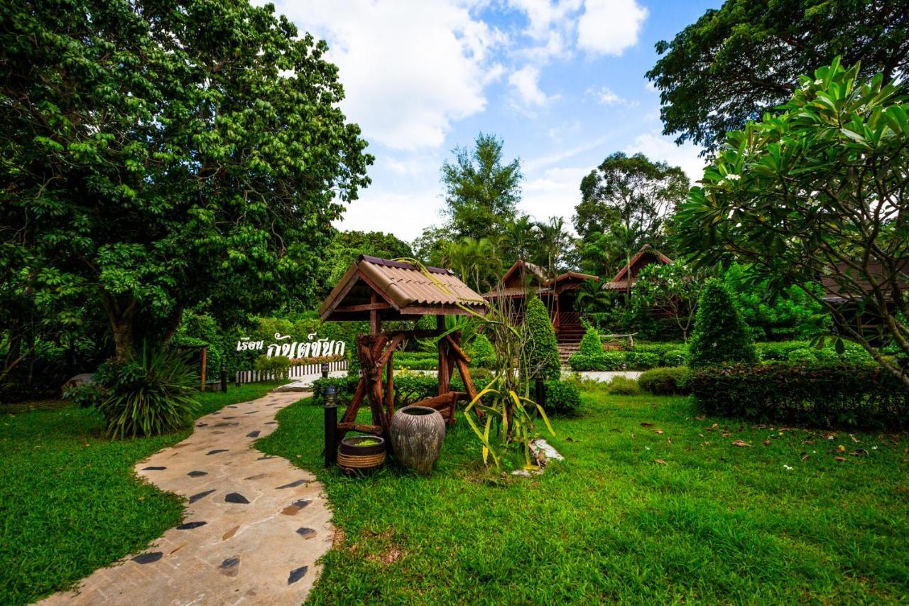 Ruan Kanchanok Hotel Pakchong Exterior photo