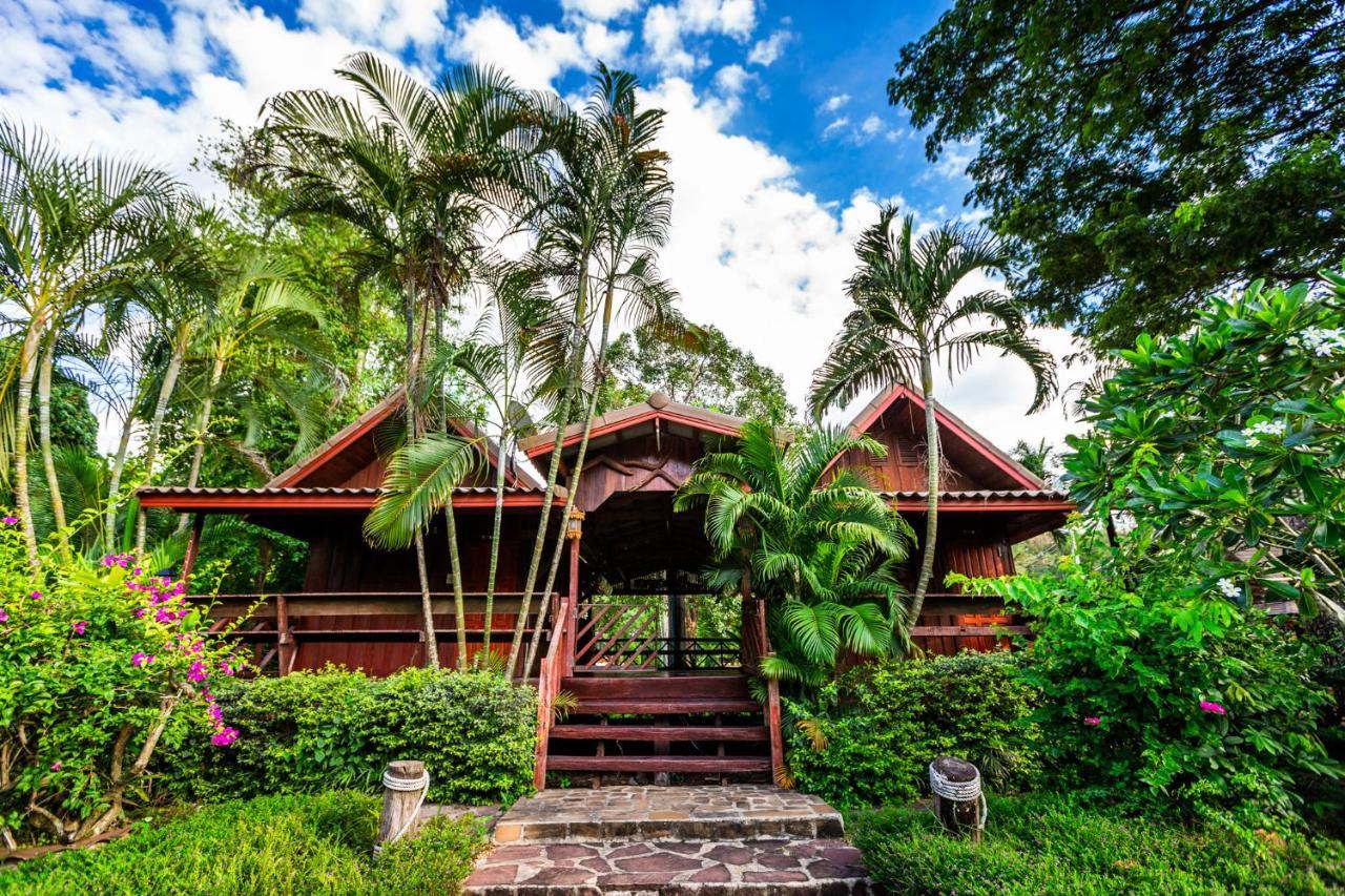 Ruan Kanchanok Hotel Pakchong Exterior photo