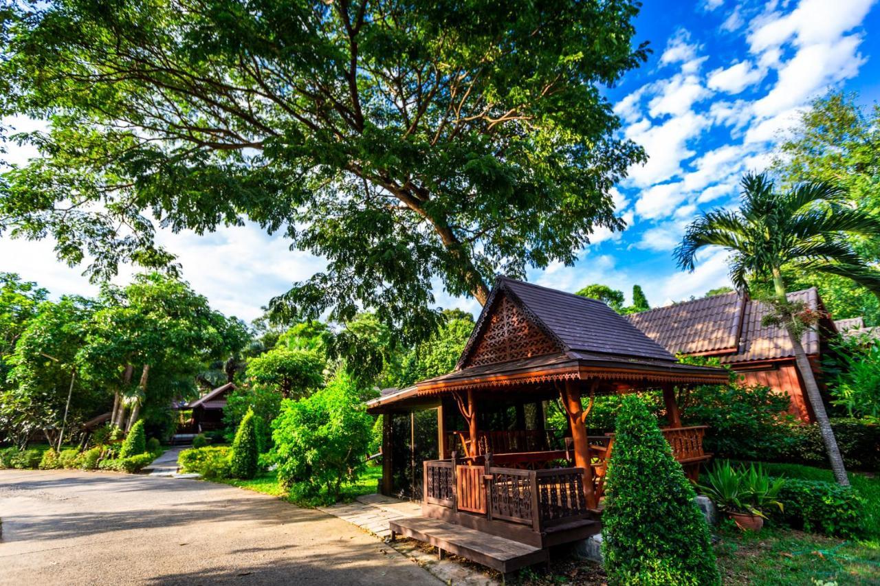 Ruan Kanchanok Hotel Pakchong Exterior photo