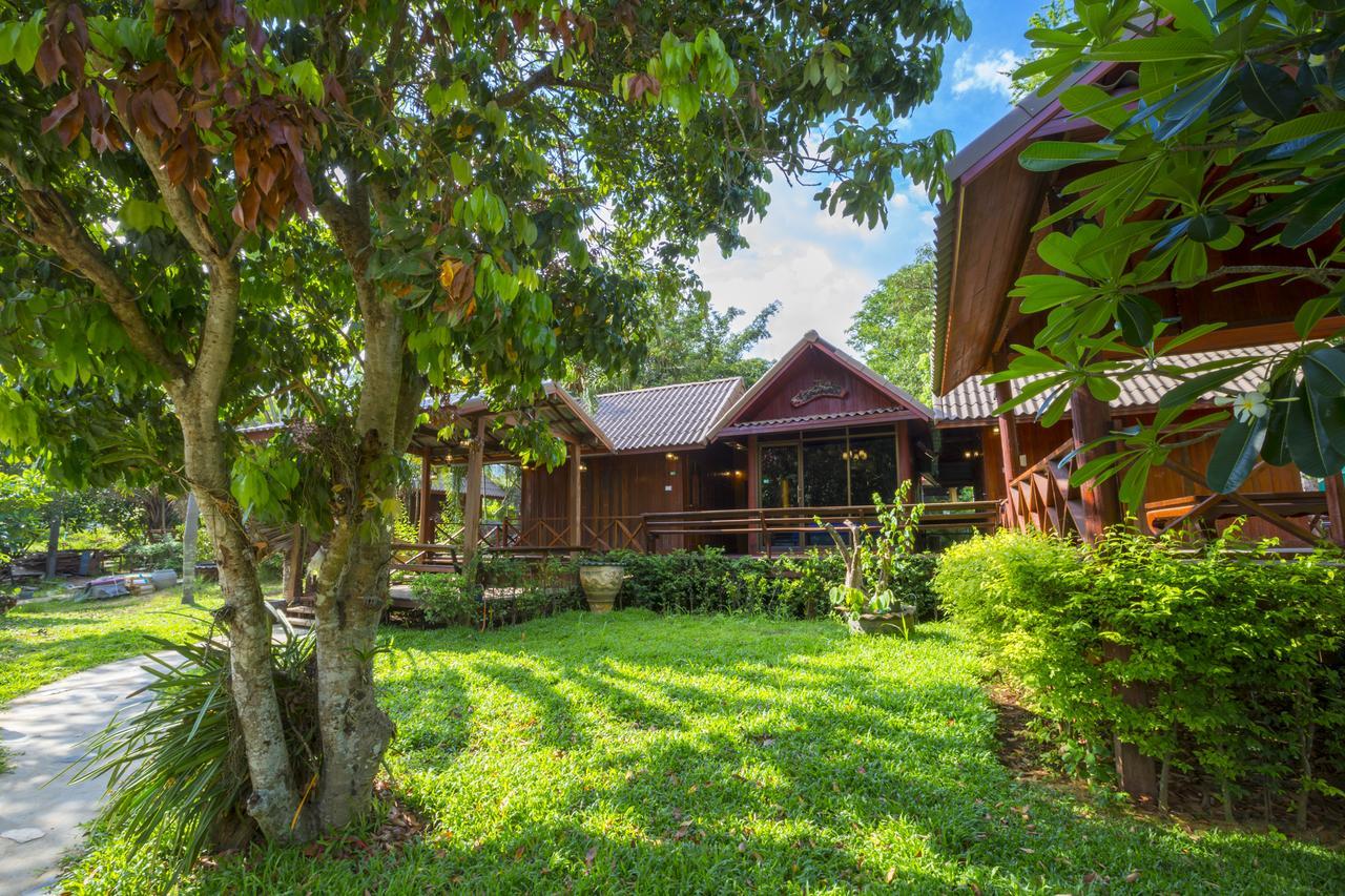 Ruan Kanchanok Hotel Pakchong Exterior photo