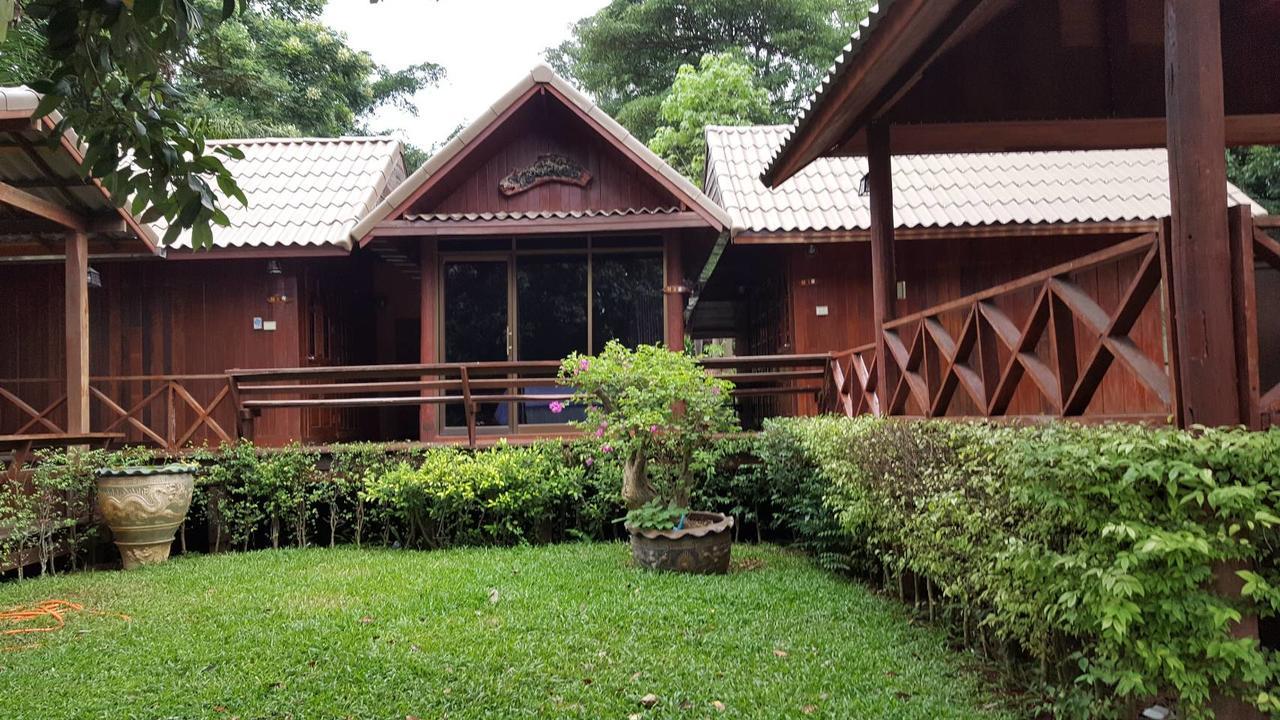 Ruan Kanchanok Hotel Pakchong Exterior photo